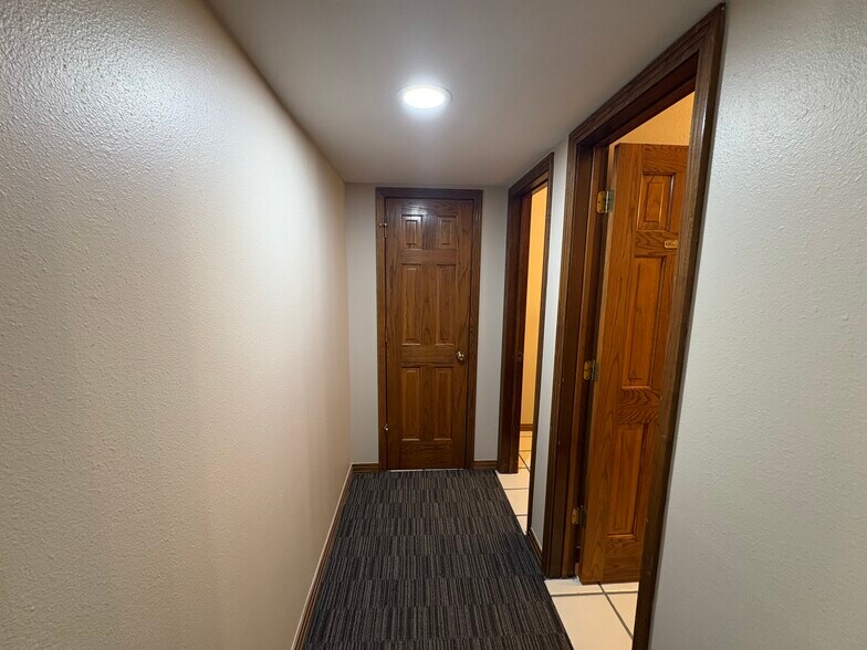 More Photos Of 614 N Travis St, Sherman Office For Lease