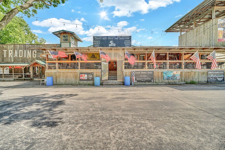 More Photos Of 602 Clark St, Utica Restaurant For Sale