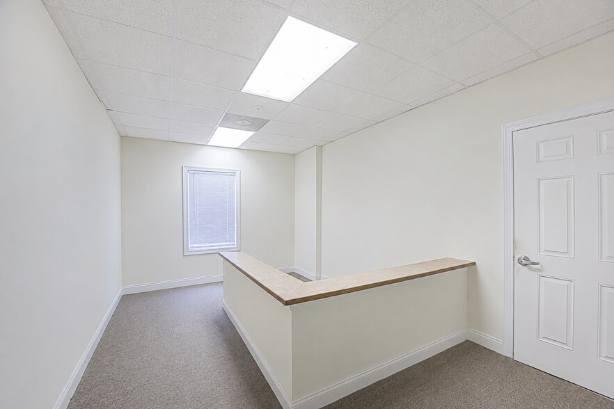 More Photos Of 10310 Memory Ln, Chesterfield Office For Sale