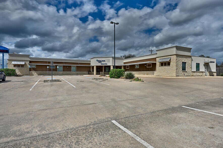More Photos Of 110 Highway 290, Brenham Medical For Sale