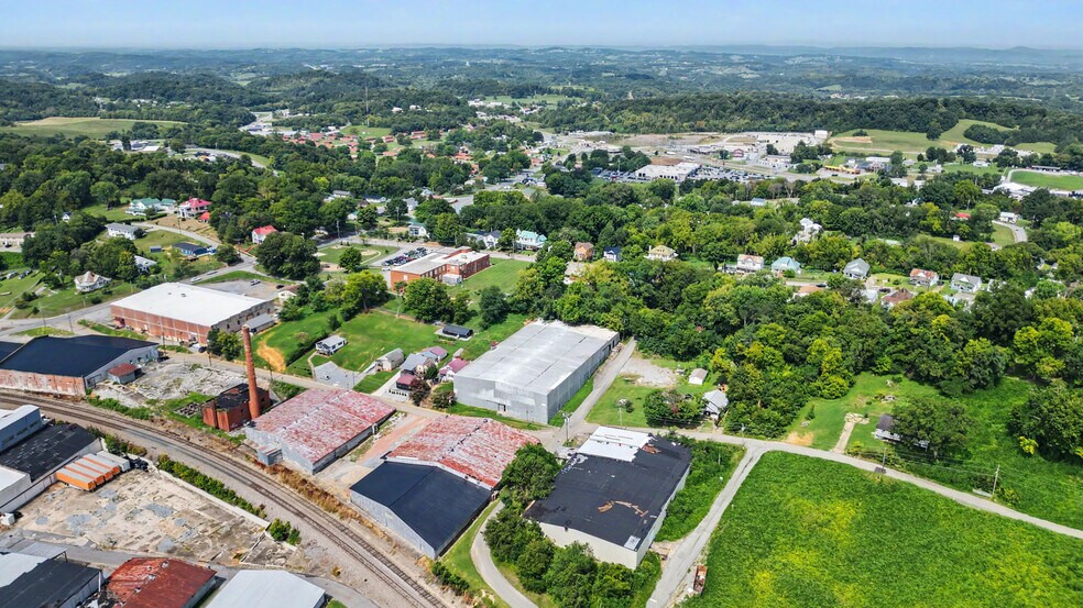 More Photos Of 237 Loretta St, Greeneville Industrial For Sale