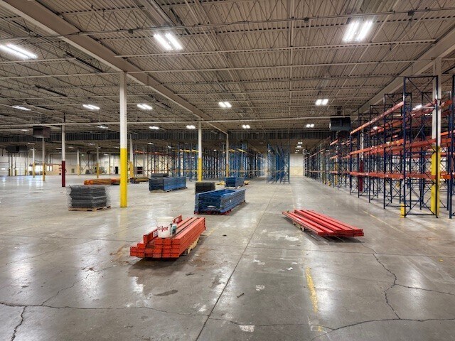 More Photos Of 2425 American Way, Fort Wayne Warehouse For Lease