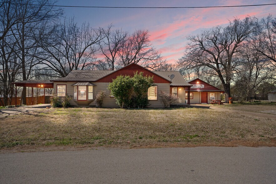 More Photos Of 300 Range St, Marshall Multifamily For Sale