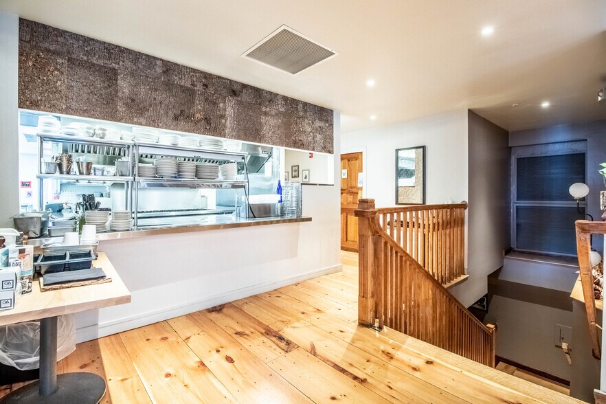 More Photos Of 27 Western Ave, Kennebunk Restaurant For Sale