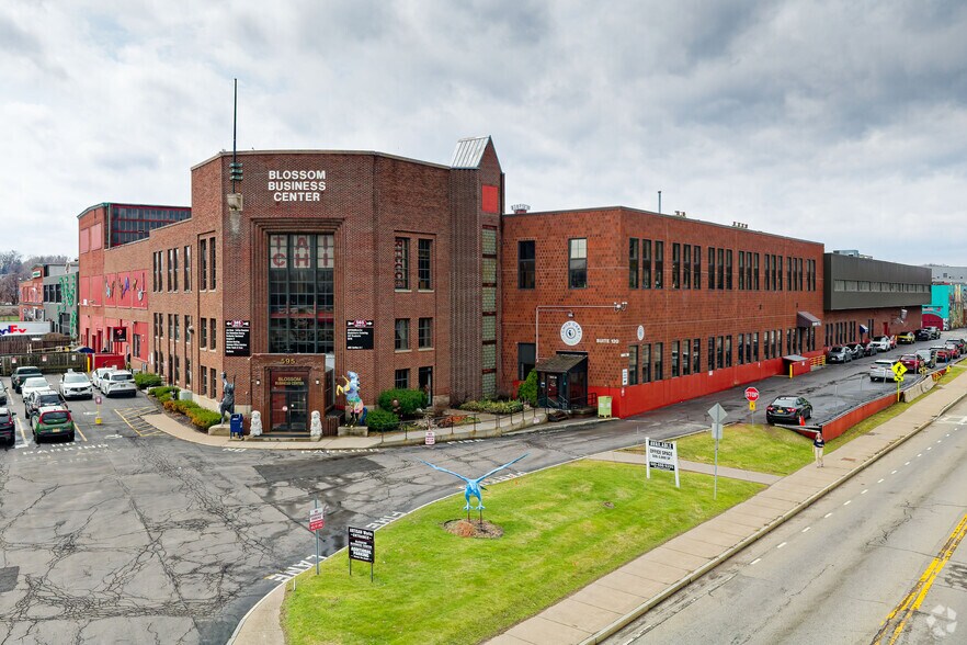 Primary Photo Of 565-595 Blossom Rd, Rochester Light Manufacturing For Lease