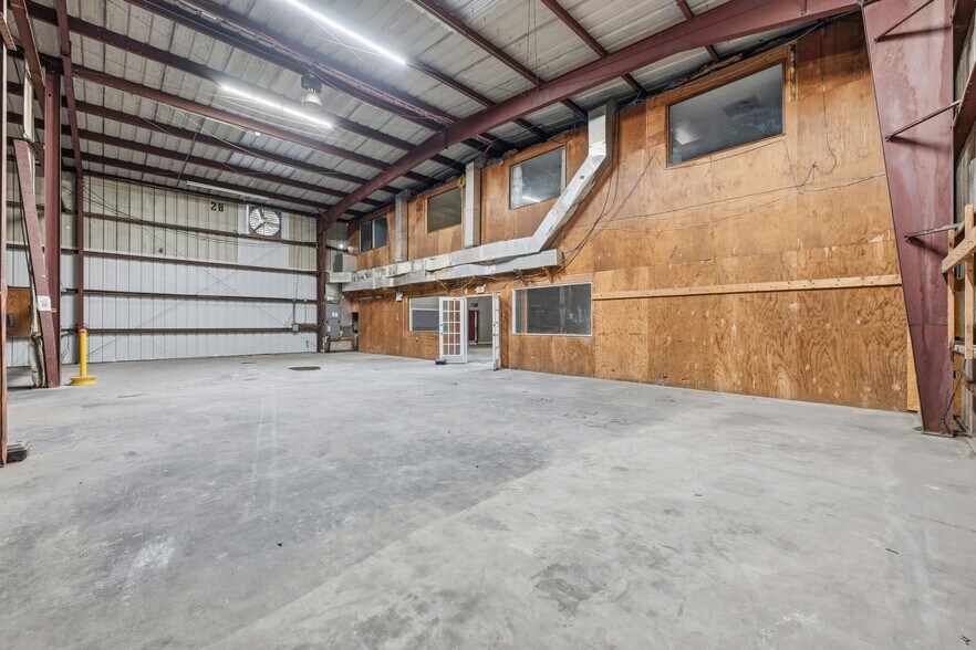 More Photos Of 619 Cassat Ave, Jacksonville Warehouse For Lease