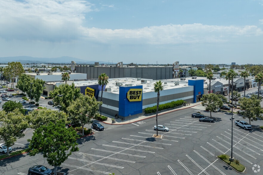 More Photos Of 246 E Orangefair, Fullerton Unknown For Lease