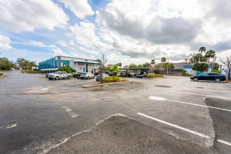 More Photos Of 130 N Ridgewood Ave, Daytona Beach Office For Sale