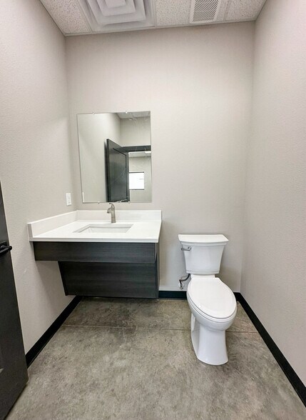 More Photos Of 7115 N County Road 1294, Midland Industrial For Sale