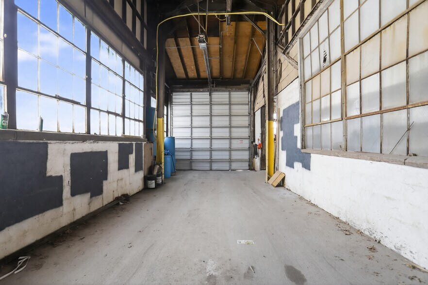 More Photos Of 935 W 6th St, Lansdale Industrial For Sale