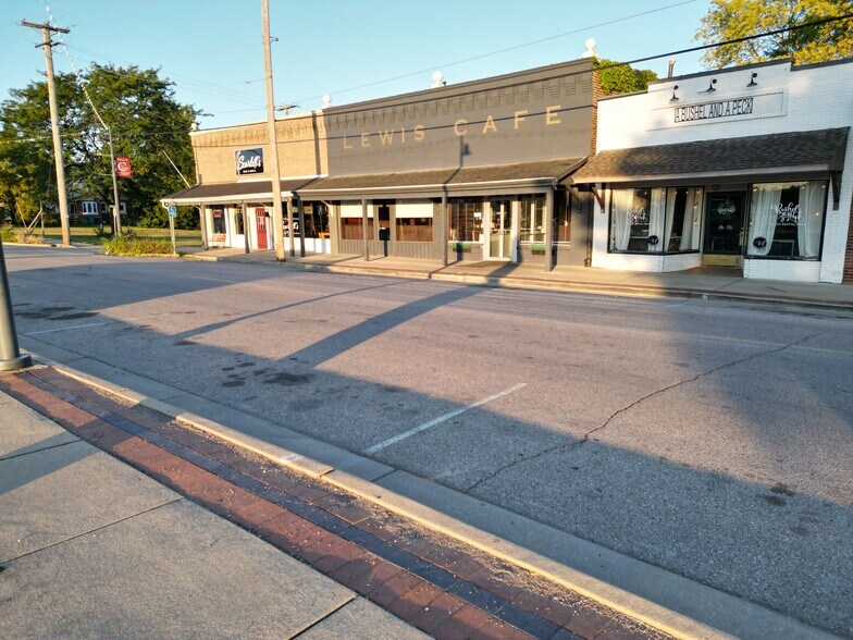 More Photos Of 145 S Main St, Saint Clair Specialty For Lease