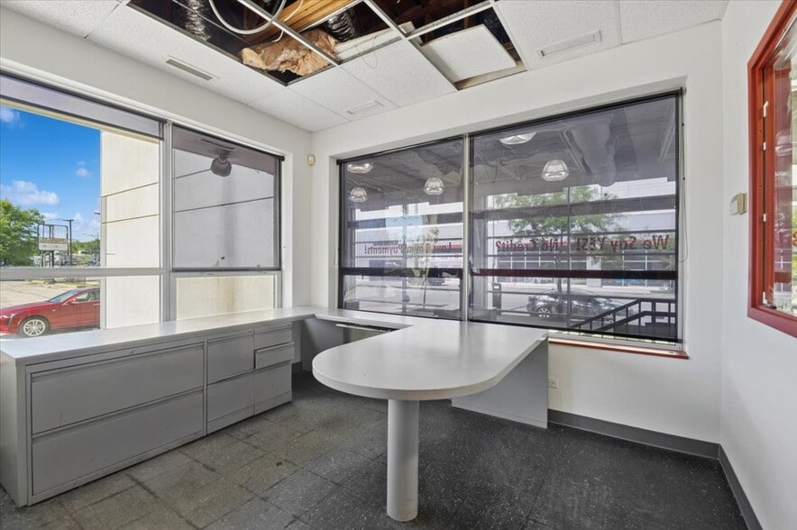 More Photos Of 6017-6057 N Western Ave, Chicago Auto Dealership For Sale