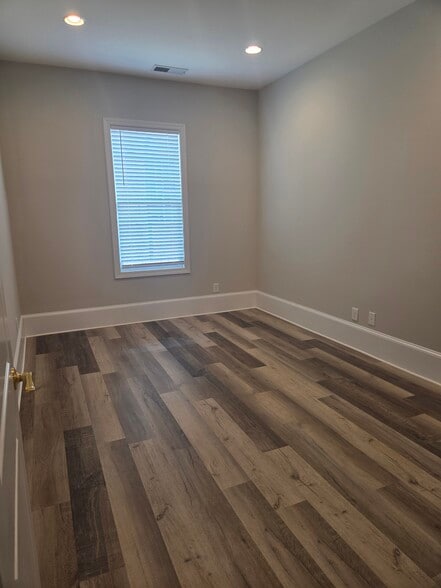 More Photos Of 4300 Westbrook Building B, Suwanee Medical For Lease