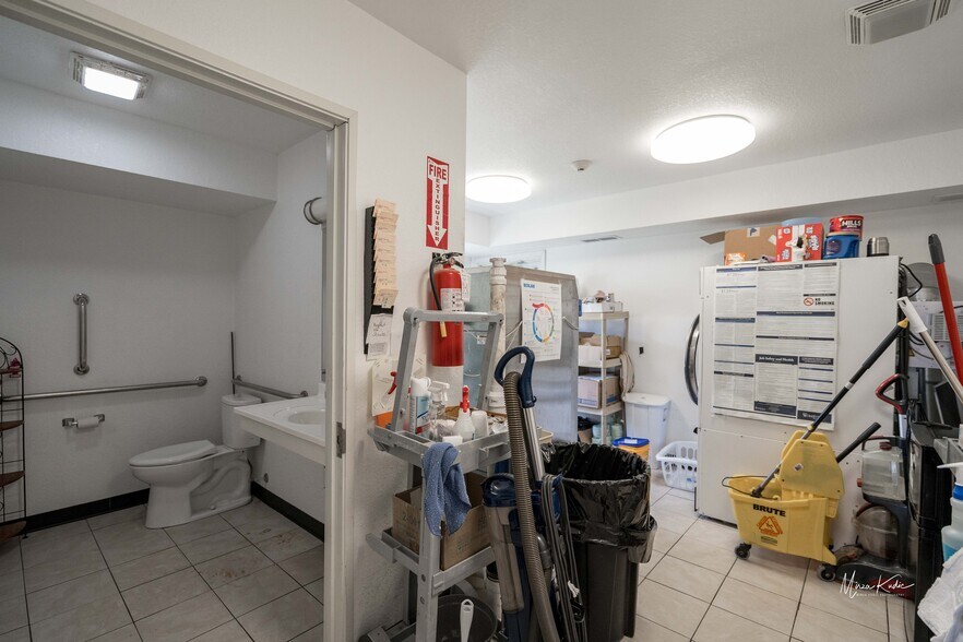 More Photos Of 203 SW 7th St, Stuart Hotel For Sale