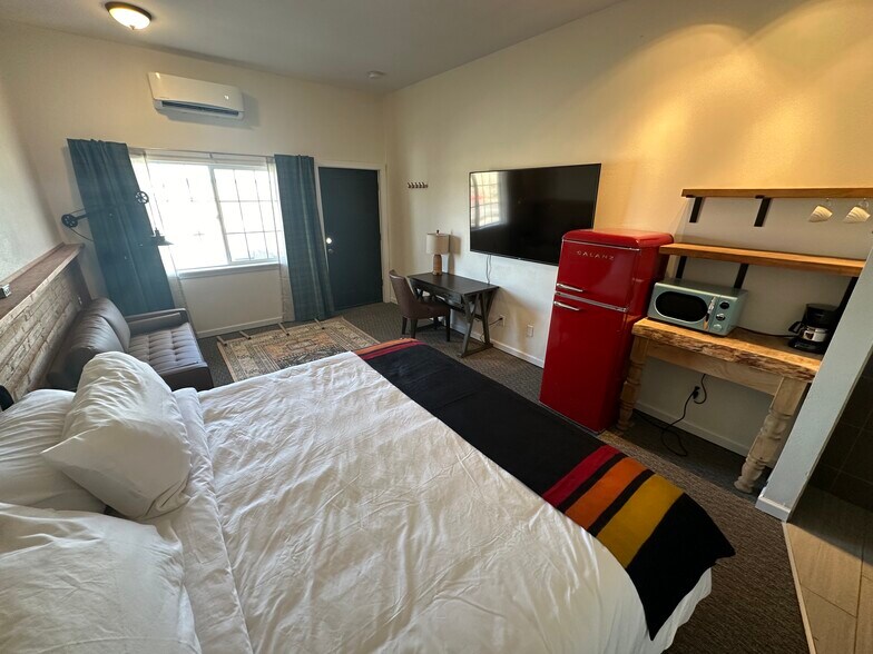 More Photos Of 18088 Highway 395, Lakeview Hospitality For Sale