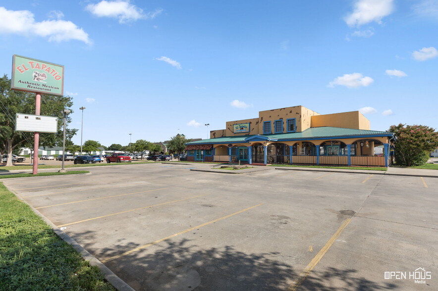 More Photos Of 2210 Southwest Pky, Wichita Falls Restaurant For Sale