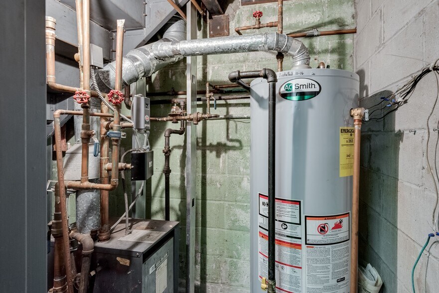 More Photos Of 39 Dobbin St, Brooklyn Warehouse For Sale