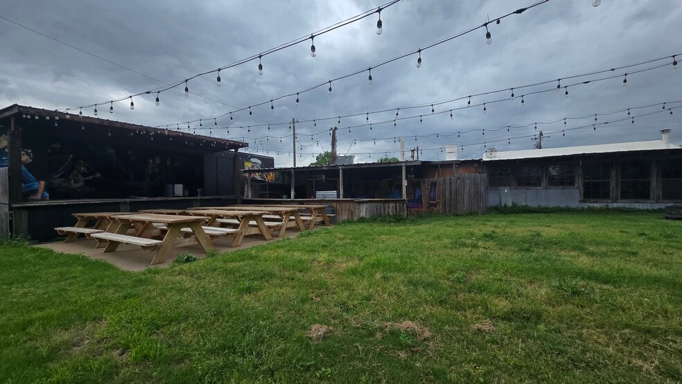 More Photos Of 4021 Acton Hwy, Granbury General Retail For Lease