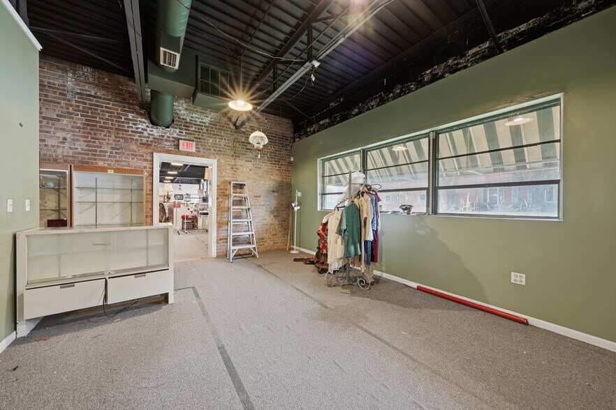 More Photos Of 800 E 31st St, La Grange Park General Retail For Sale