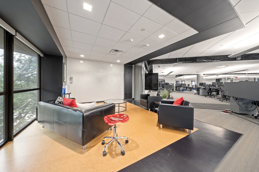More Photos Of 7620 Guadalupe St, Austin Office For Lease