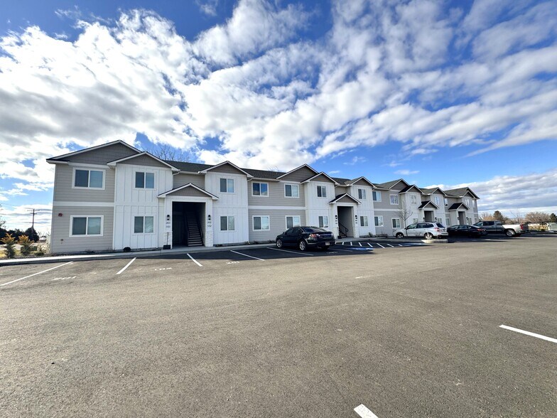 Primary Photo Of 1800 7th Ave N, Payette Apartments For Sale