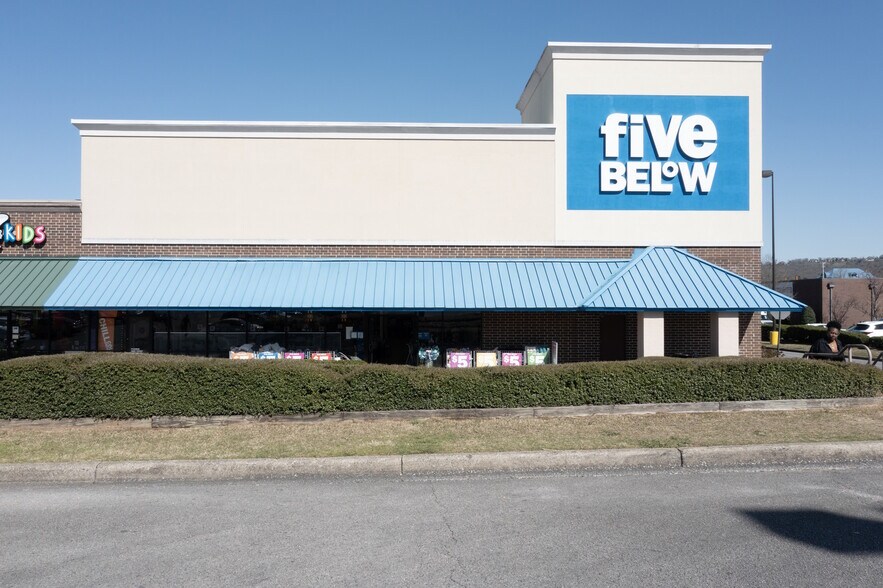 More Photos Of 5291 Hwy 280 S, Birmingham Unknown For Lease