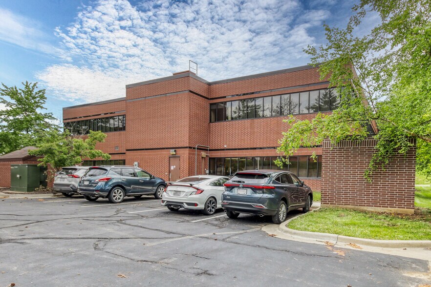 More Photos Of 200 NE 54th St, Kansas City Medical For Lease