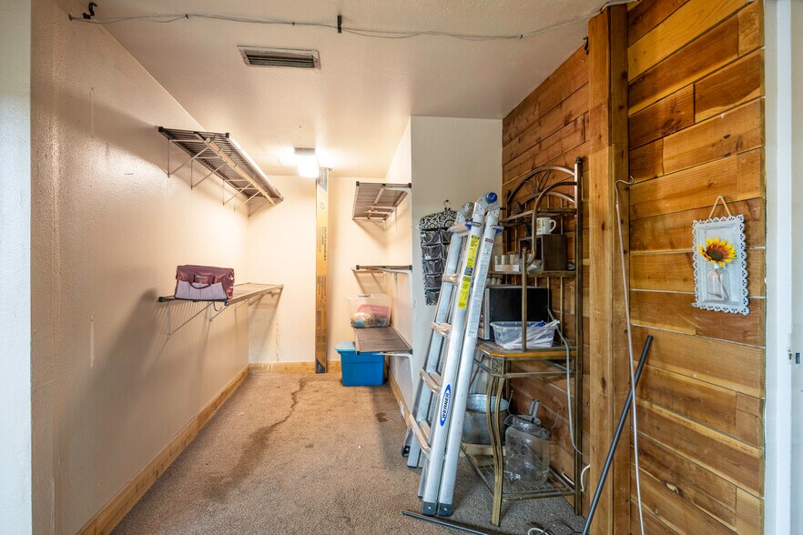 More Photos Of 655 W Cottonwood Ln, Casa Grande Showroom For Sale