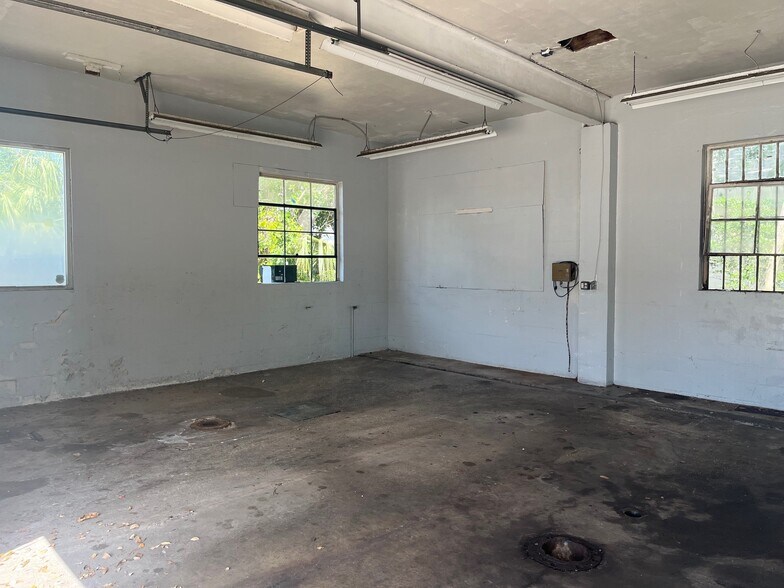 More Photos Of 1006 21st St, Vero Beach Light Manufacturing For Lease