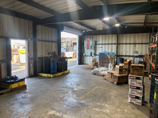 More Photos Of 1813 Moffat Blvd, Manteca Warehouse For Lease