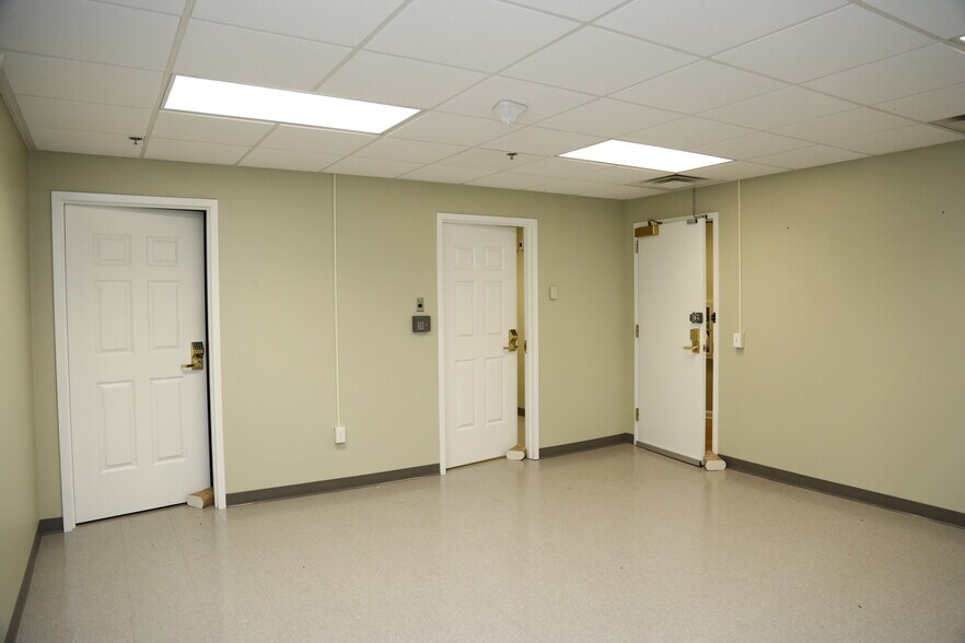 More Photos Of 215 Don Knotts Blvd, Morgantown Office For Lease