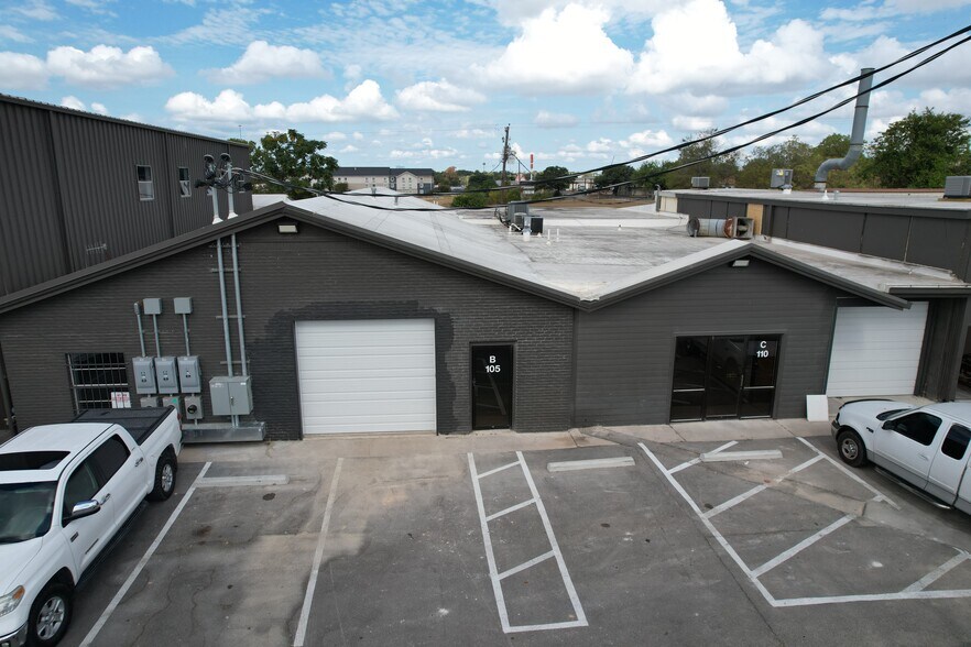 More Photos Of 11110 Bluff Bend Dr, Austin Warehouse For Sale