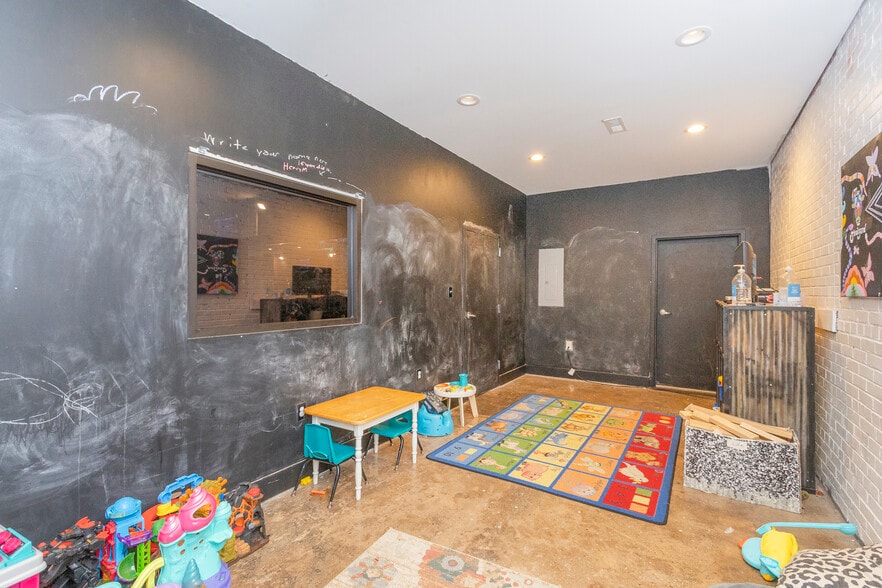 More Photos Of 107 E Orr St, Anderson General Retail For Sale