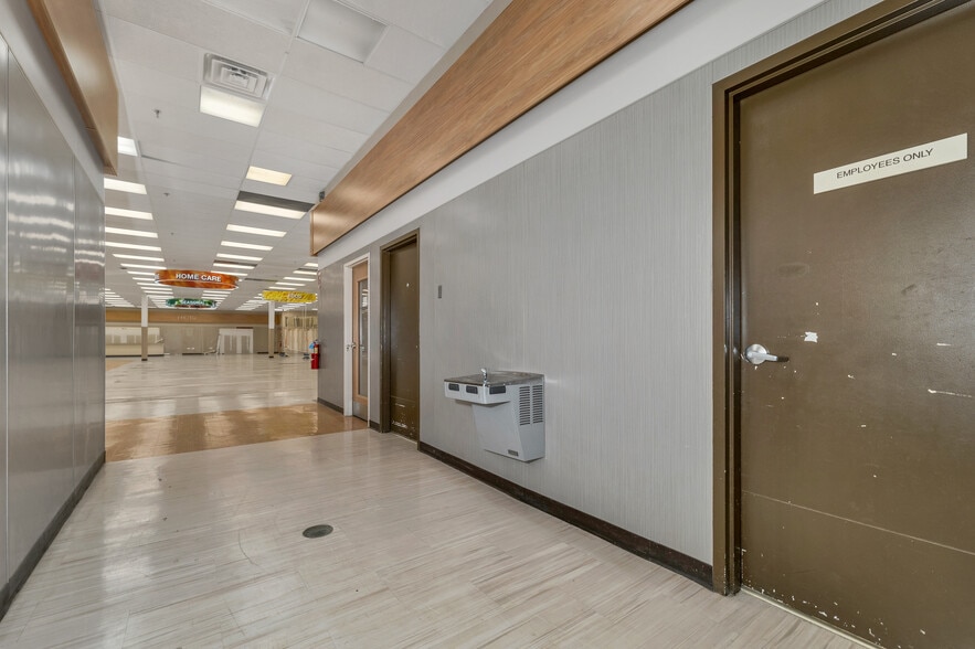 More Photos Of 15 Mont Vernon St, Milford Freestanding For Lease