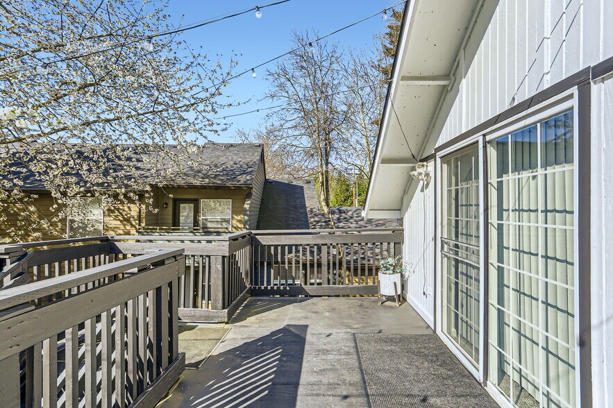 More Photos Of 5350 Lakeview Blvd, Lake Oswego Assisted Living For Sale