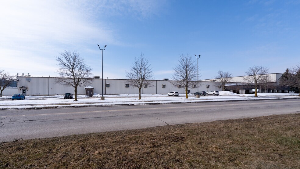 More Photos Of 396 Henry St, Brantford Manufacturing For Lease