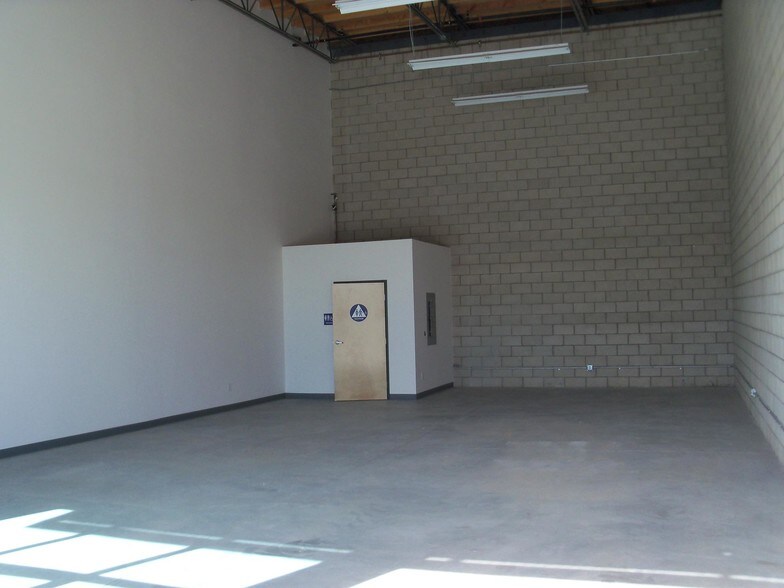 More Photos Of 9901 San Fernando Rd, Pacoima Warehouse For Lease