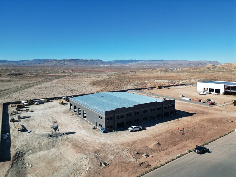 More Photos Of 812 E Benchmark Dr, St George Industrial For Sale