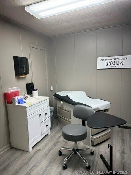 More Photos Of 1019 15th Ave NW, Ardmore Medical For Sale