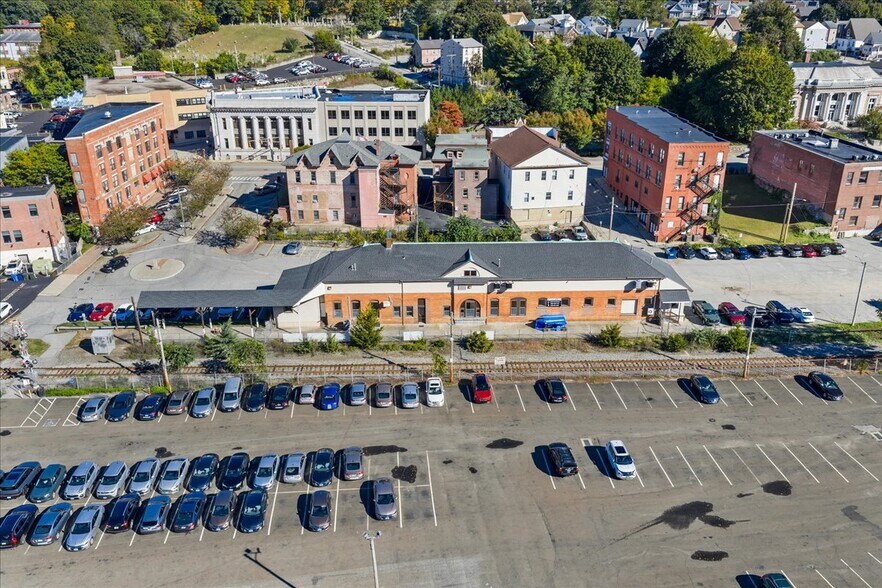 More Photos Of 10 Railroad Pl, Norwich Flex For Lease