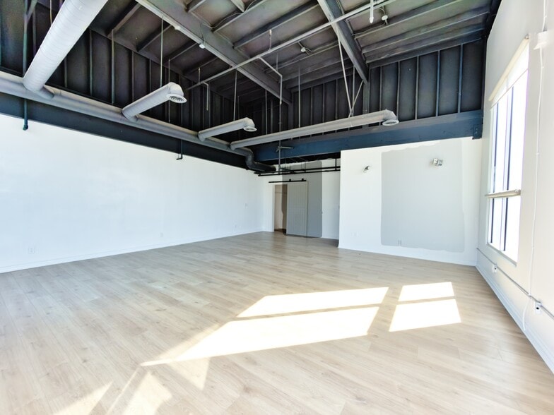 More Photos Of 10557 Juniper Ave, Fontana Warehouse For Lease