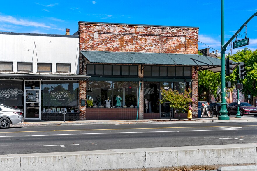 More Photos Of 505-678 Lincoln Blvd, Lincoln Storefront For Sale