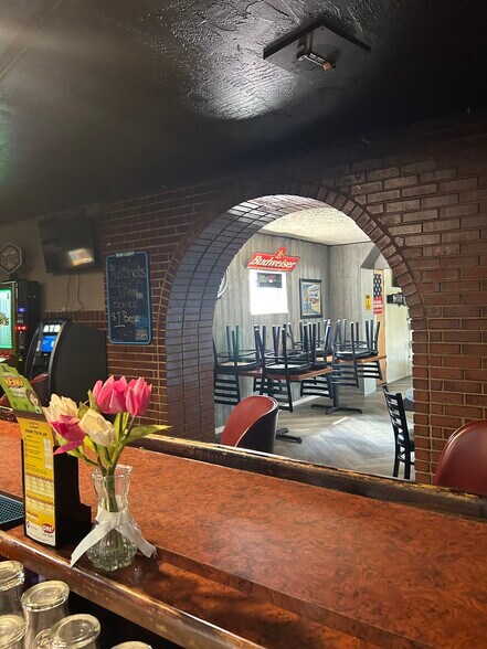 More Photos Of 546 E Dixie Dr, West Carrollton Bar For Sale