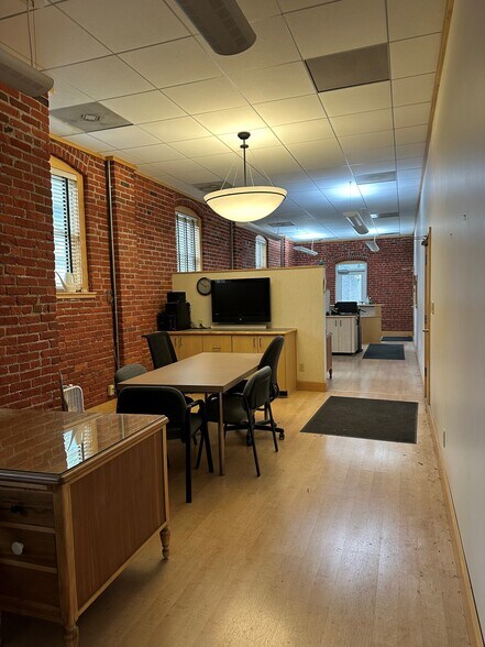More Photos Of 438 N Bancroft St, Indianapolis Light Manufacturing For Sale