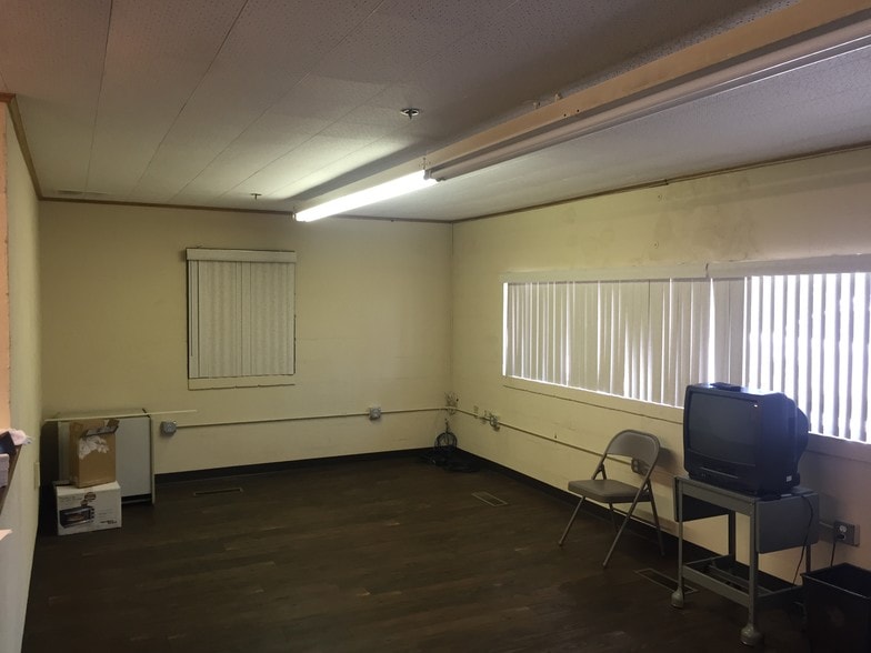 More Photos Of 3021 S High Ave, Oklahoma City Warehouse For Sale