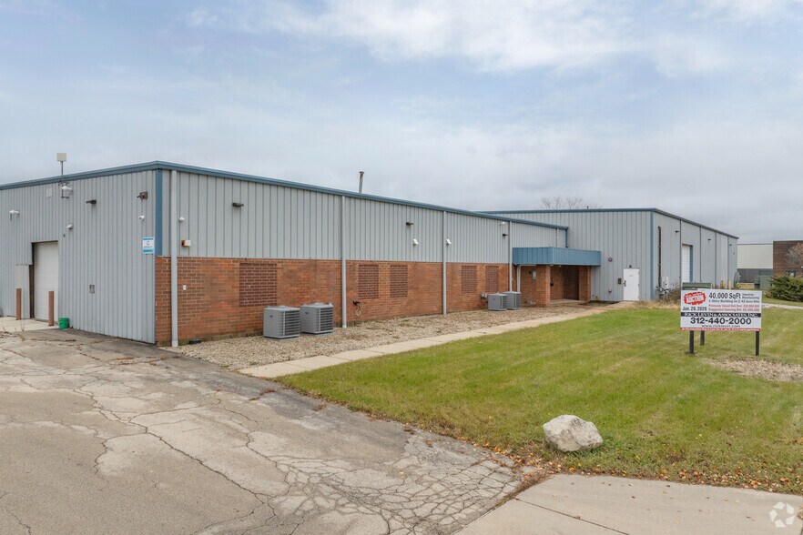 More Photos Of 740 Schneider Dr, South Elgin Manufacturing For Sale