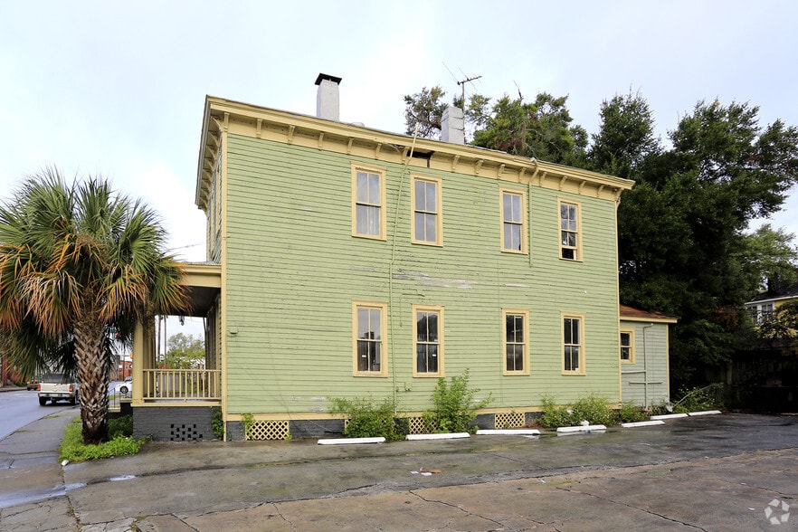 More Photos Of 8 W Victory Dr, Savannah Office Residential For Sale