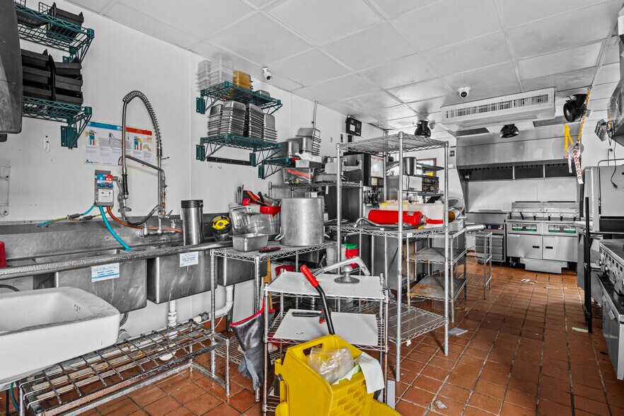 More Photos Of 1478 W Lexington Ave, Winchester Fast Food For Lease