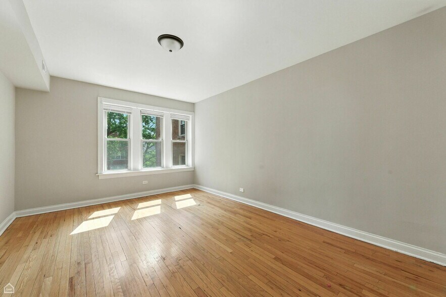 More Photos Of 7150 S Cornell Ave, Chicago Apartments For Sale