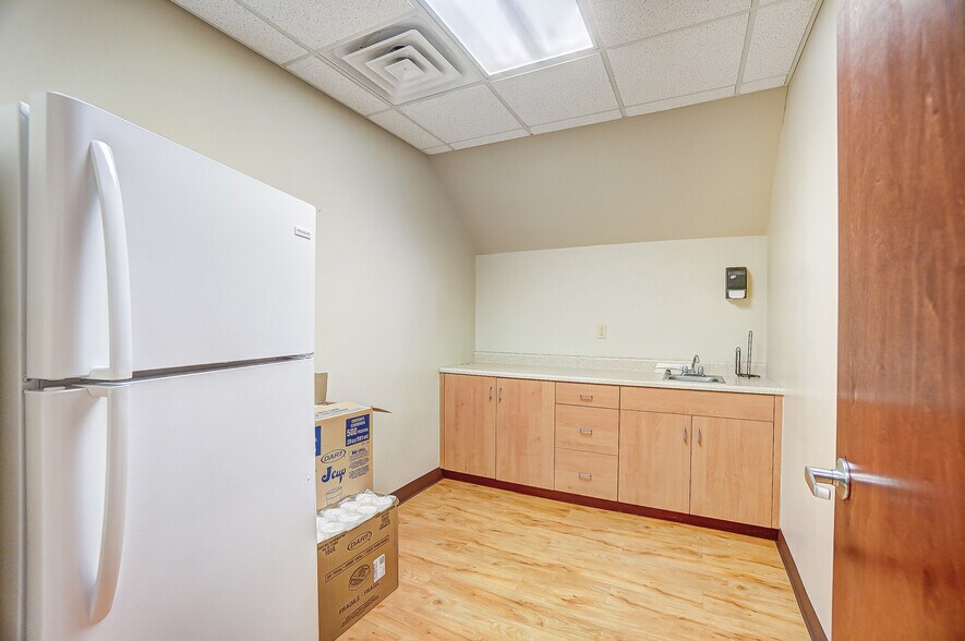 More Photos Of 916-920 W Market St, Lima Medical For Sale